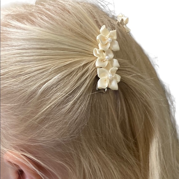 FLOWER Girl  Hair Clips Set of 4 - Picture 2 of 5